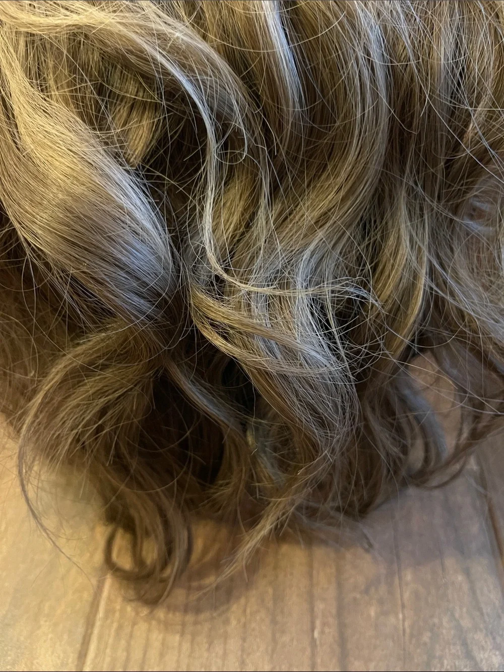 Long Wavy Middle Part Synthetic Wig in Ombre Brown